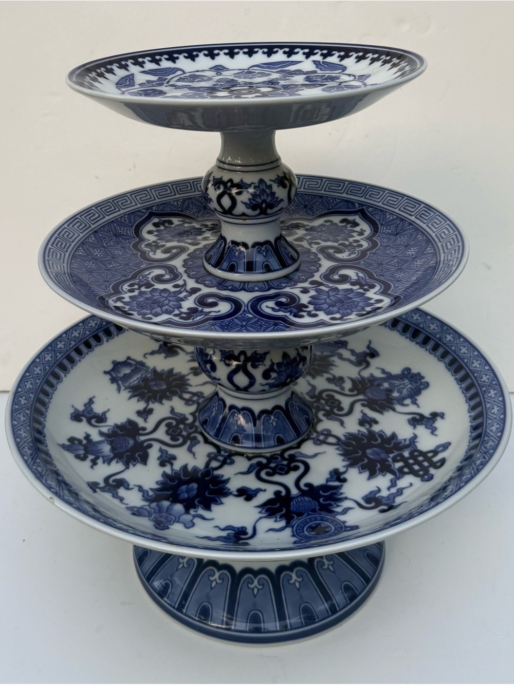 Vintage 1990s Bombay Cobalt Blue White Porcelain 3-Tier Chinoiserie Cake Srand